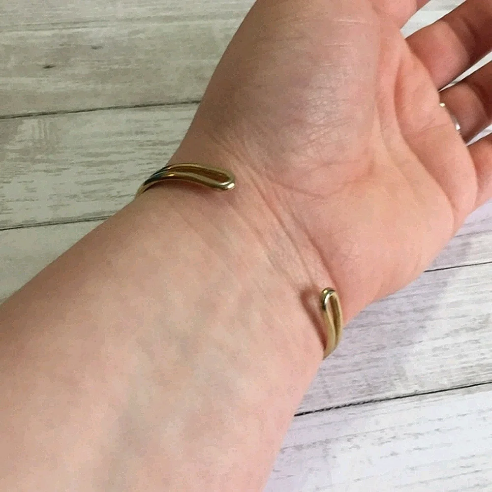 Vintage Avon Gold and enamel vintage bracelet cuff bracelet